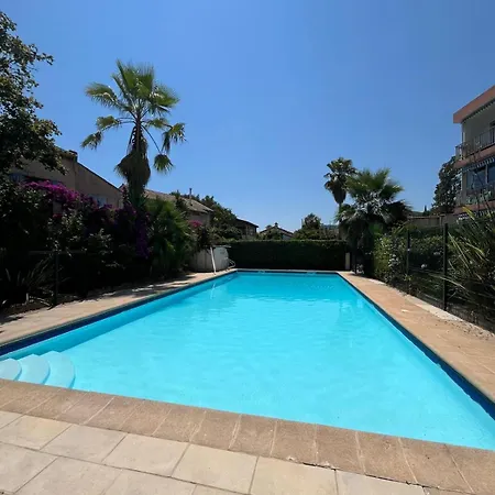 3 Pieces Avec Piscine , A 5 Mn A Pied De La Plage *