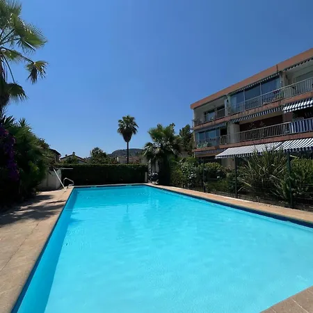 3 Pieces Avec Piscine , A 5 Mn A Pied De La Plage